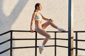 190km发球时速+肩伤隐患！郑钦文退赛是怕输？休养后能更强吗？